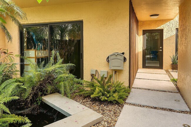 Foto del edificio - 7441 Bay Hill Dr