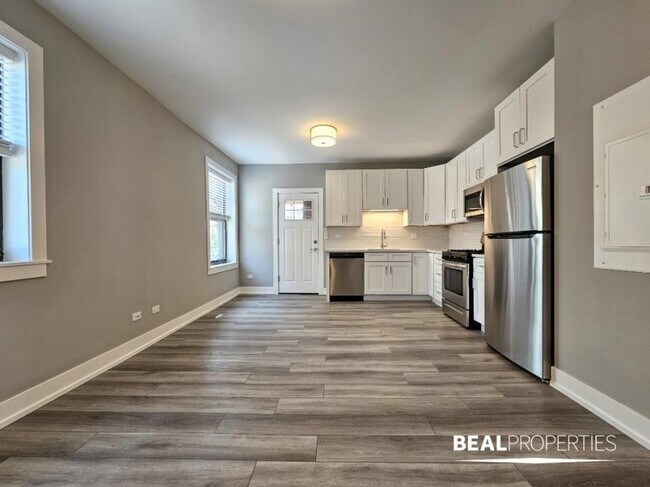 Building Photo - 1 bedroom in CHICAGO IL 60613