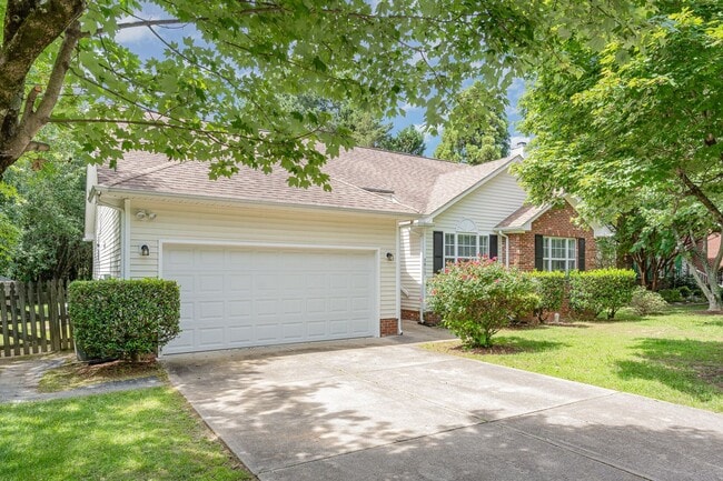 Building Photo - 3 Bedroom 2 Bathroom Home in Walden Creek