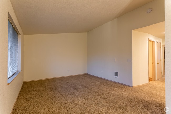 2BR, 1BA - 884 SF - Crescent Park