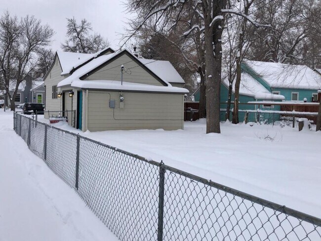 Building Photo - 703 Yellowstone Ave