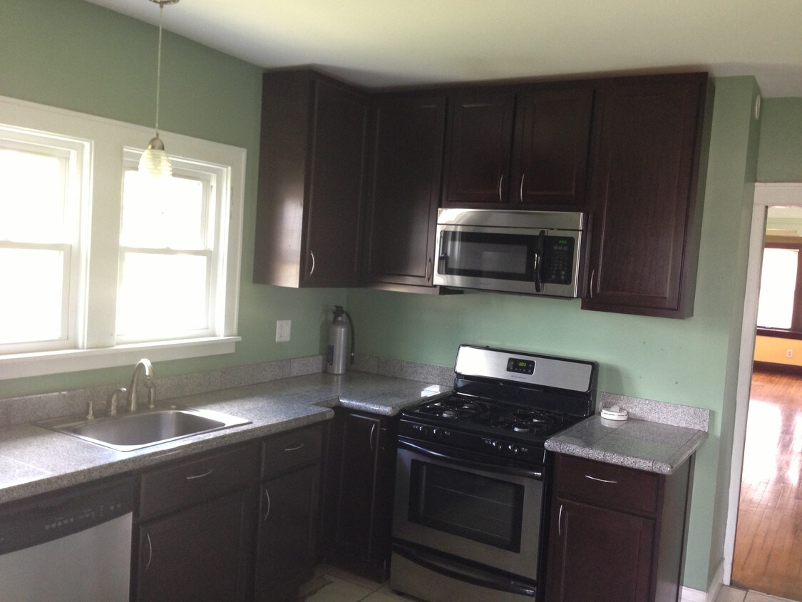 Kitchen - 423 W Vine St