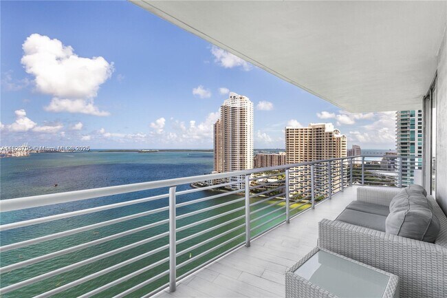 Foto del edificio - 335 S Biscayne Blvd