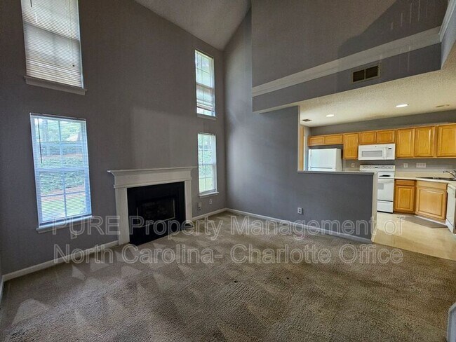 Building Photo - 10035 University Park Ln