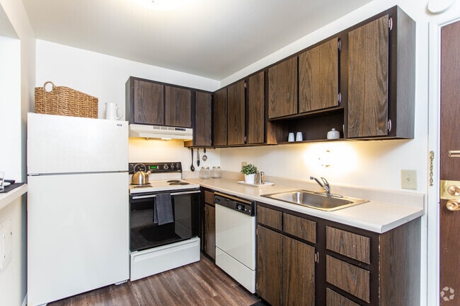1BR, 1BA - 600 SF - Colony Club Apartments