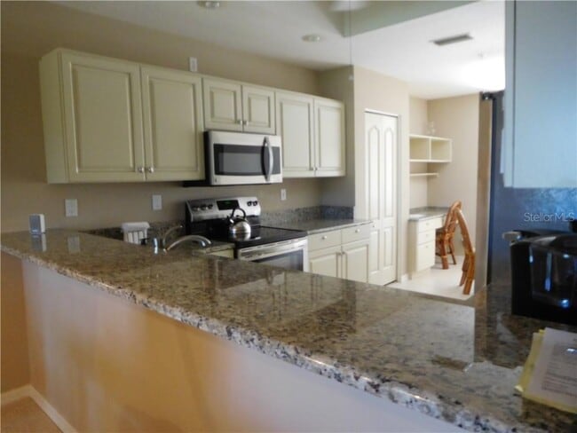 Building Photo - 9480 High Gate Dr