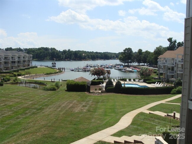 Building Photo - 1044 Southwest Dr