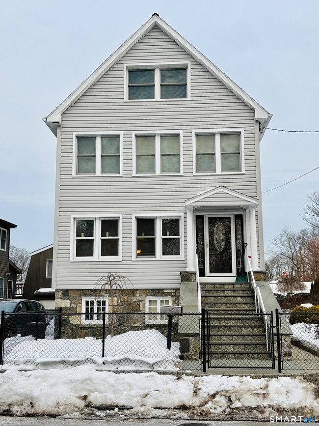 Building Photo - 45 Mead Ave