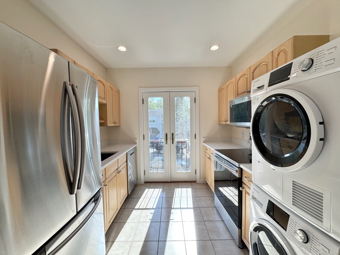 Primary Photo - 55 Saugatuck Ave