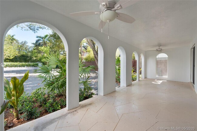 Building Photo - 3677 Poinciana Ave