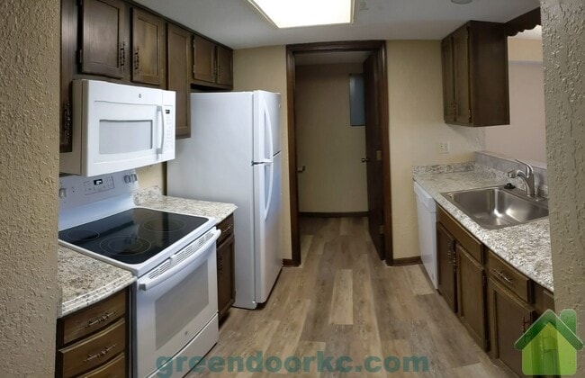 Building Photo - 16600 W 141st St