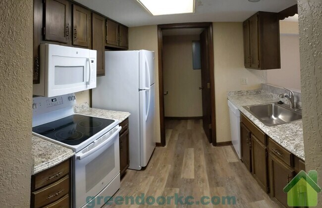 Foto del edificio - 16600 W 141st St