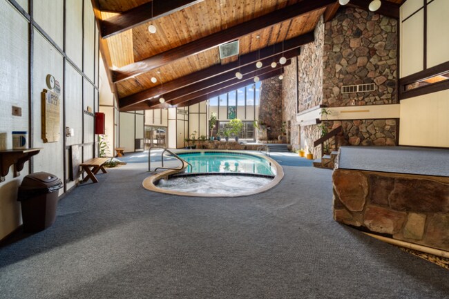 Building Photo - 6560 Delmonico Dr