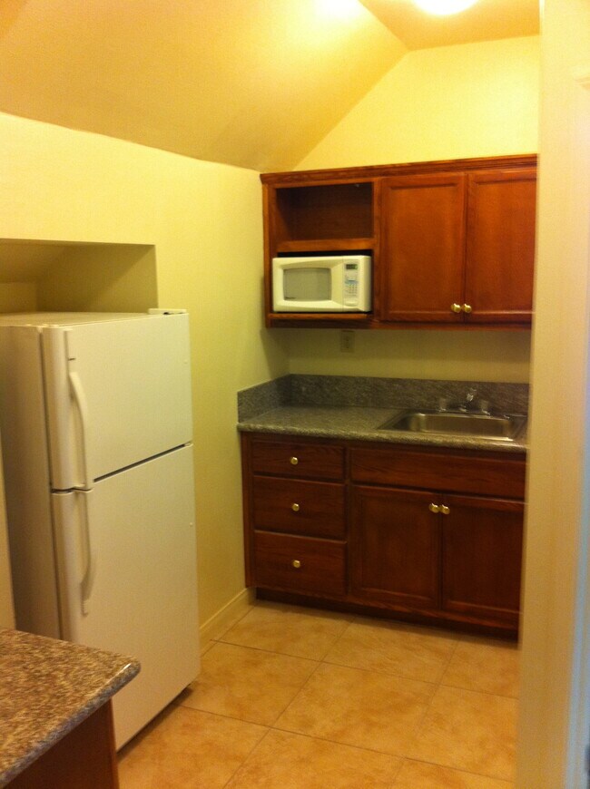 680 San Francisco St Unit Room 4, Pomona, CA 91767 Room for Rent in