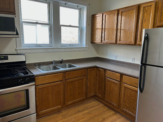 Building Photo - 5464 S Cornell Ave