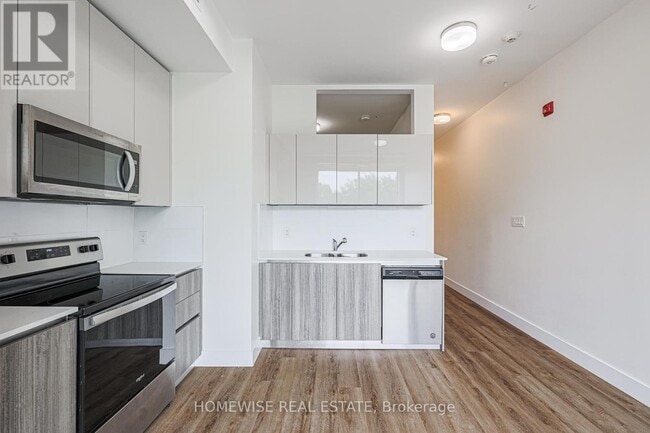 Photo du bâtiment - 3020-3020 Dundas St W