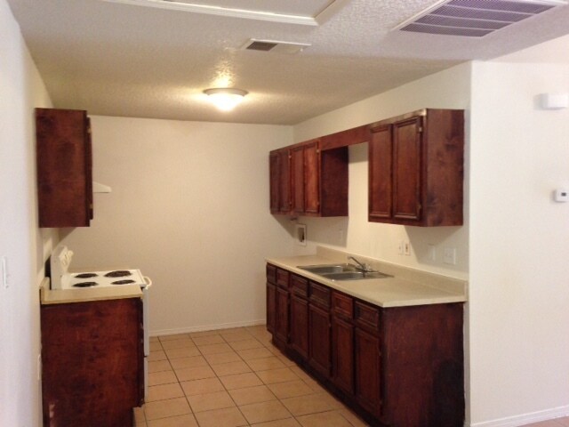 Foto del edificio - 7623 Windsor Oaks