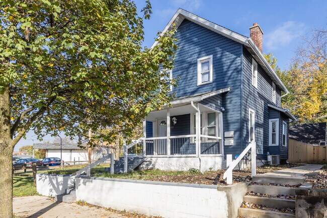 Foto del edificio - 2-Bedroom Home with Flexible Bonus Room Near Downtown Columbus