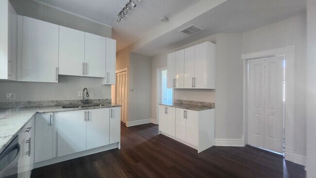 Foto del edificio - 2330 W Erie St