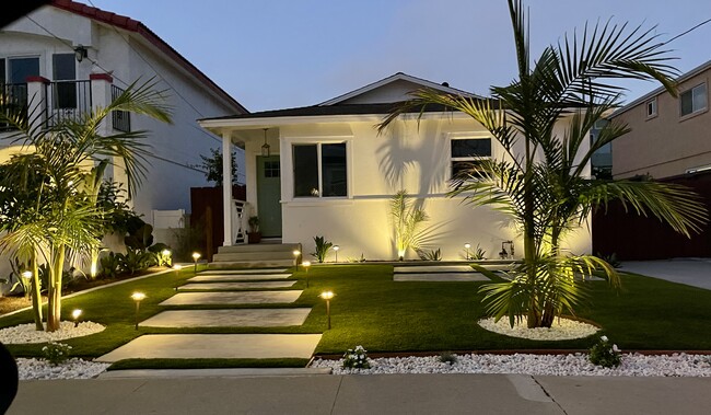 Building Photo - 1606 Steinhart Ave