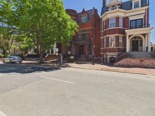 Building Photo - 7 E Franklin St