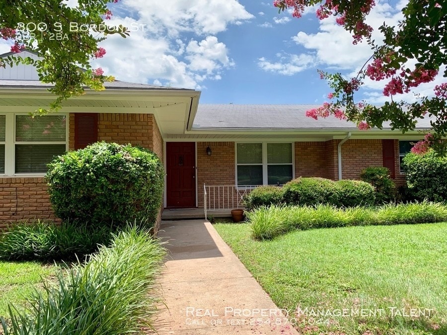 300 S Bordon St, Lorena, TX 76655 House for Rent in Lorena, TX