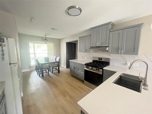 Foto del edificio - 1502 Chilton Ln