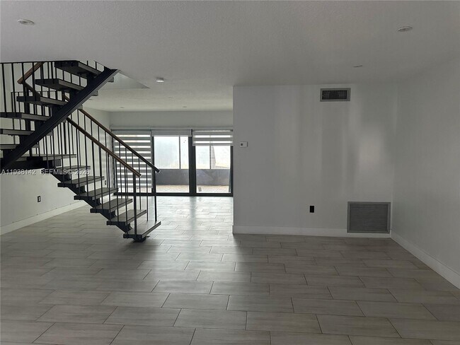 Foto del edificio - 6526 Kendale Lakes Dr