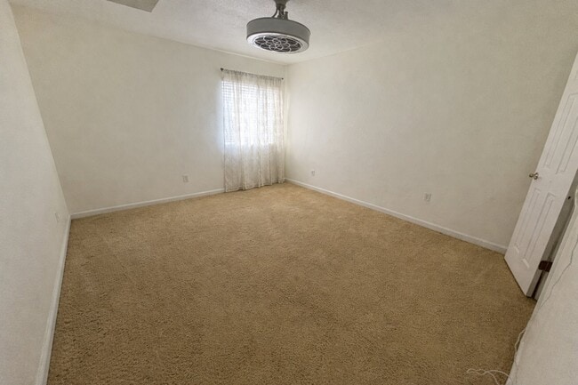 Building Photo - 5877 N Granite Reef Rd