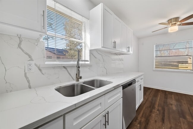 Building Photo - 23567 Pine Forest Dr