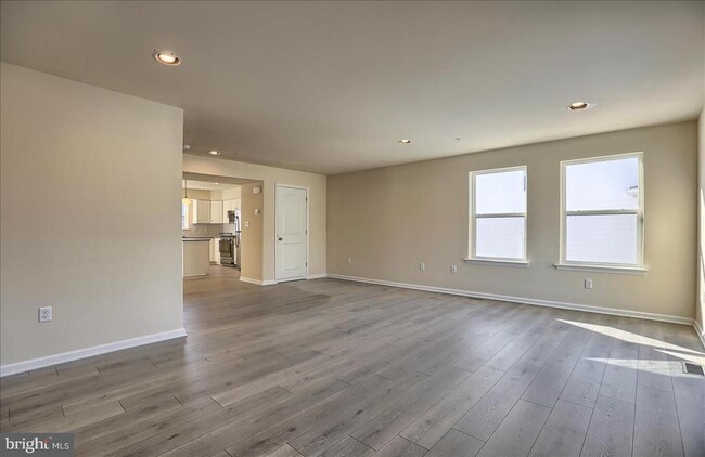 Building Photo - 118 High Pointe Dr