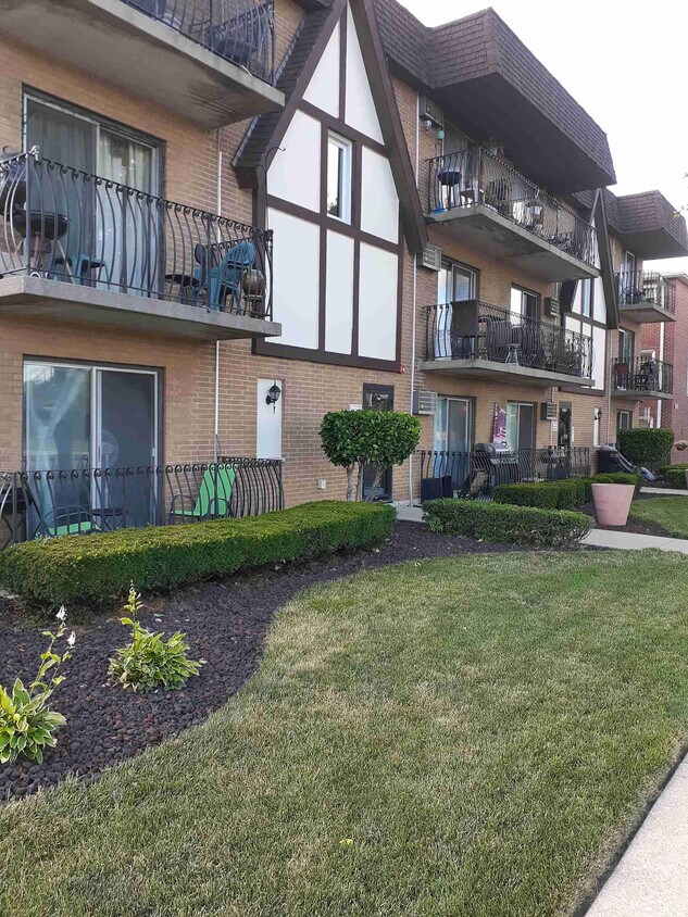 Primary Photo - 10548 Central Ave