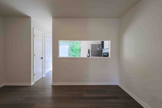 Foto del edificio - 3414-3416 Betty Ln