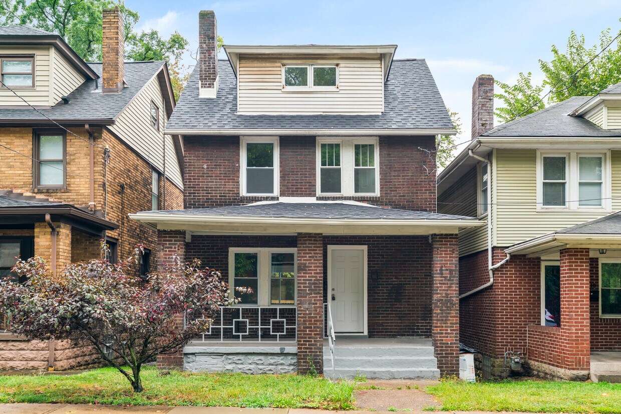Foto principal - 2242 Manor Ave