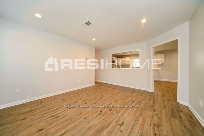 Building Photo - 24 Pinelea Dr
