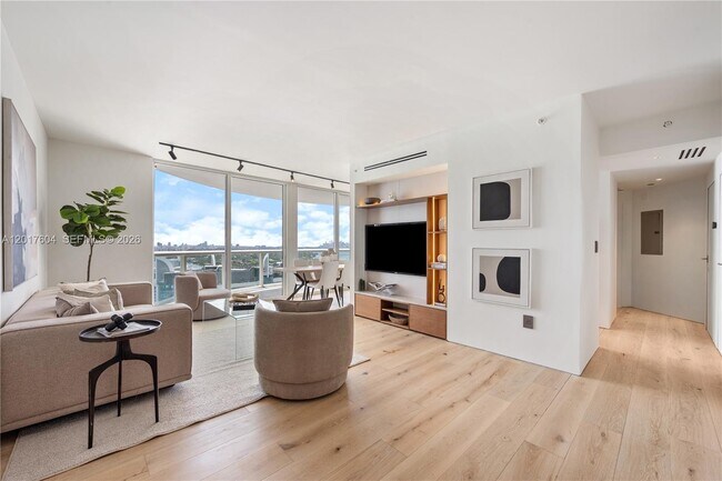 Foto del edificio - 6365 Collins Ave