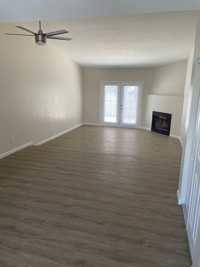 Building Photo - Fully Remodeled 3 Bedroom 2 Bathroom Town-...