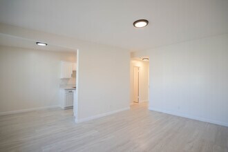 Building Photo - 825 W 167th St