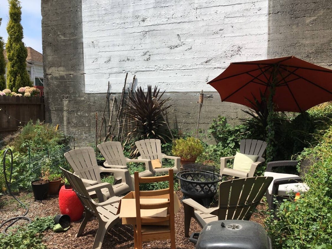 Backyard - 2117 West St