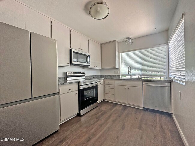 Foto del edificio - 499 Serento Cir