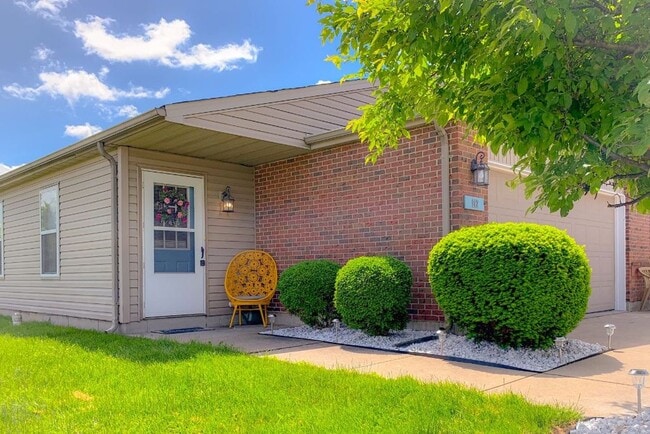 Short Term furnished rental available month to month - Short Term furnished rental available month to month House