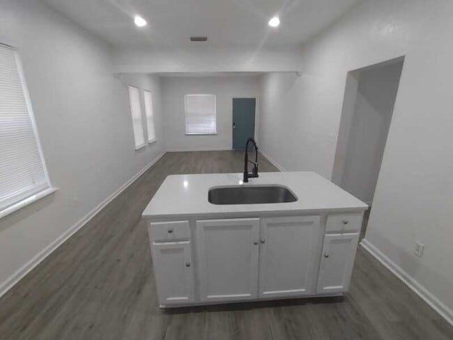 Building Photo - 4808 Silver St