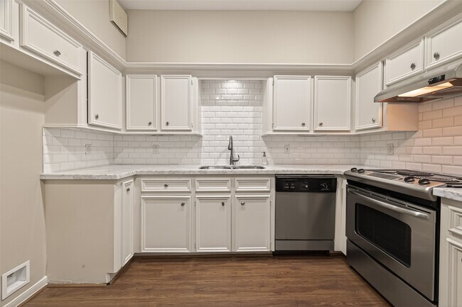 Foto del edificio - 2413 Potomac Dr