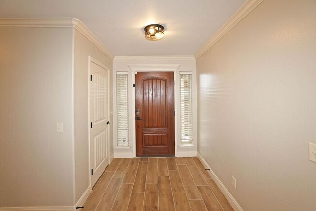 Building Photo - 8108 Knoxville Dr