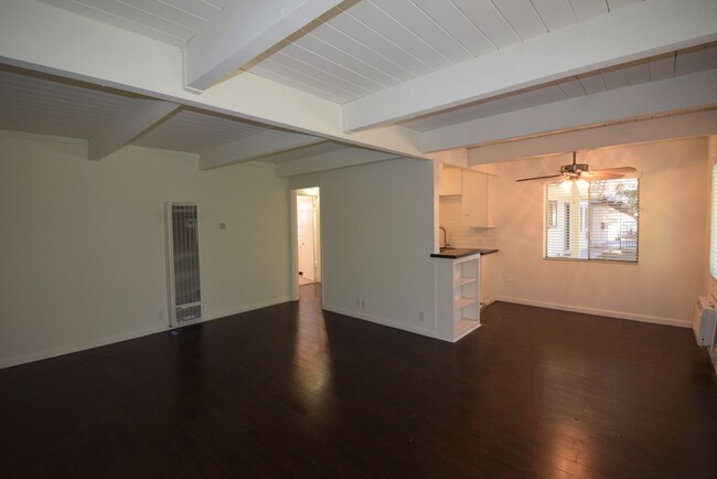 Building Photo - 6125 Whitsett Ave