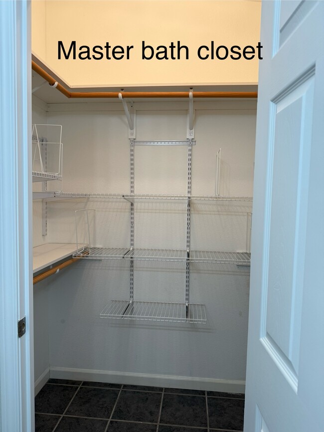 Building Photo - 2665 Bridle Trail Ln