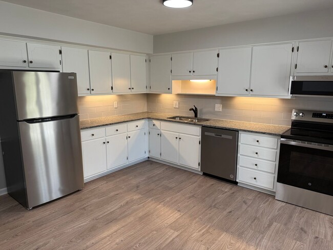Building Photo - North Roanoke County Duplex