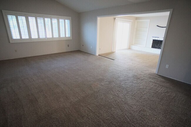 Building Photo - Gorgeous Home in Stockdale Park!