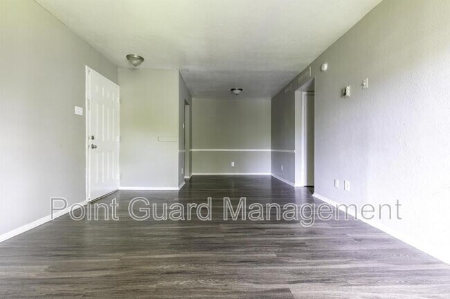 Building Photo - 4562 West Kiest Boulevard - 2061