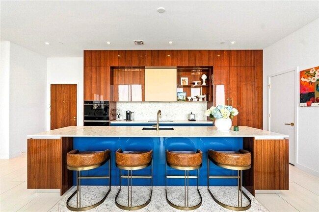 Building Photo - 2678 Tigertail Ave